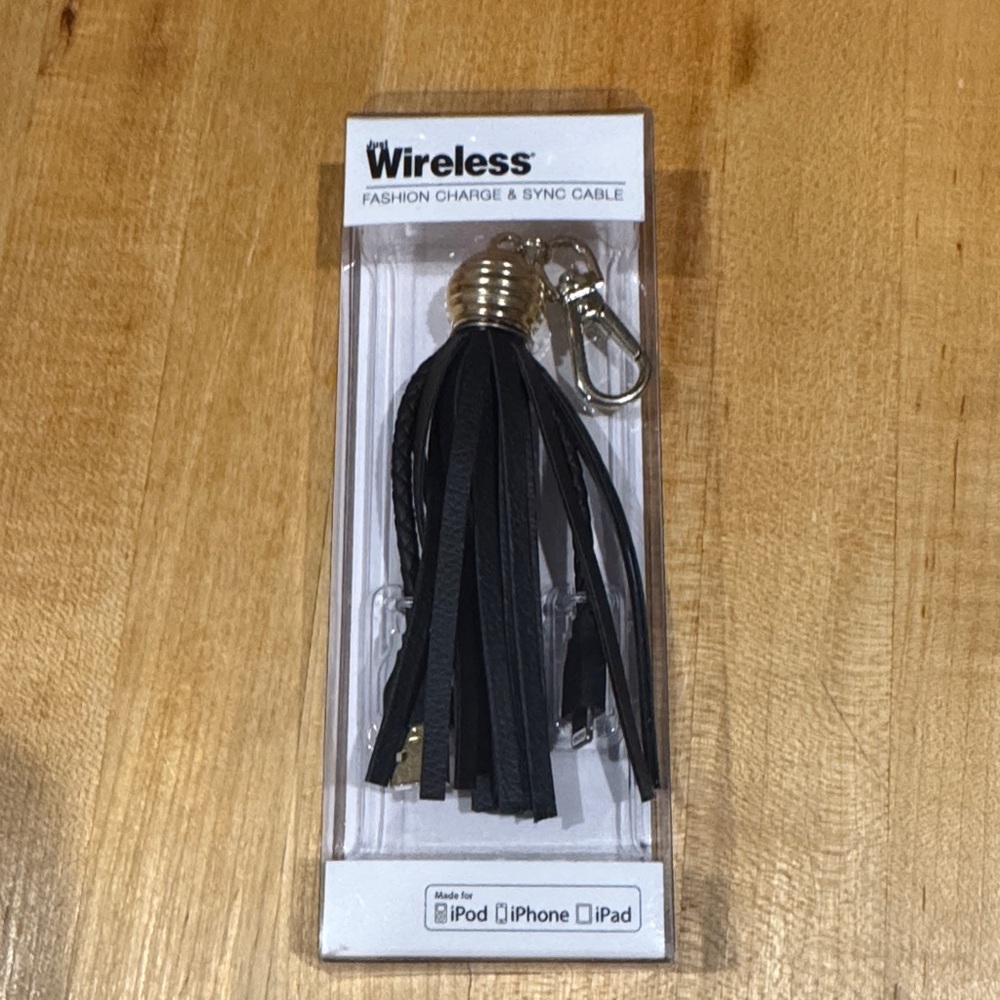 Just wireless Black Tassel Fashion Charge & Sync Cable Keychain
